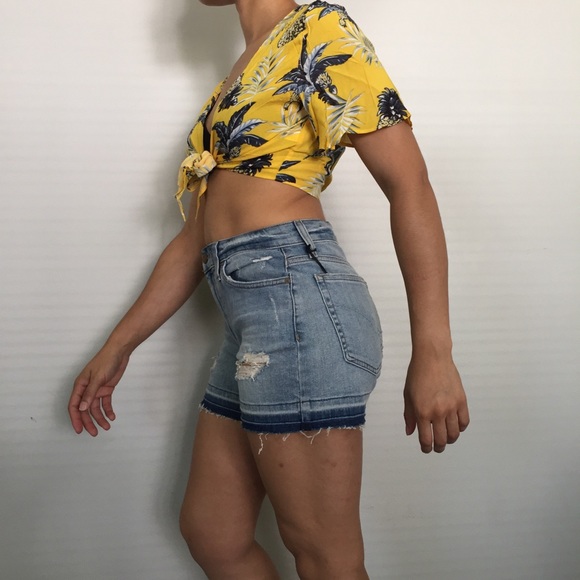 Pineapple Print Front Tie Top - Picture 5 of 8